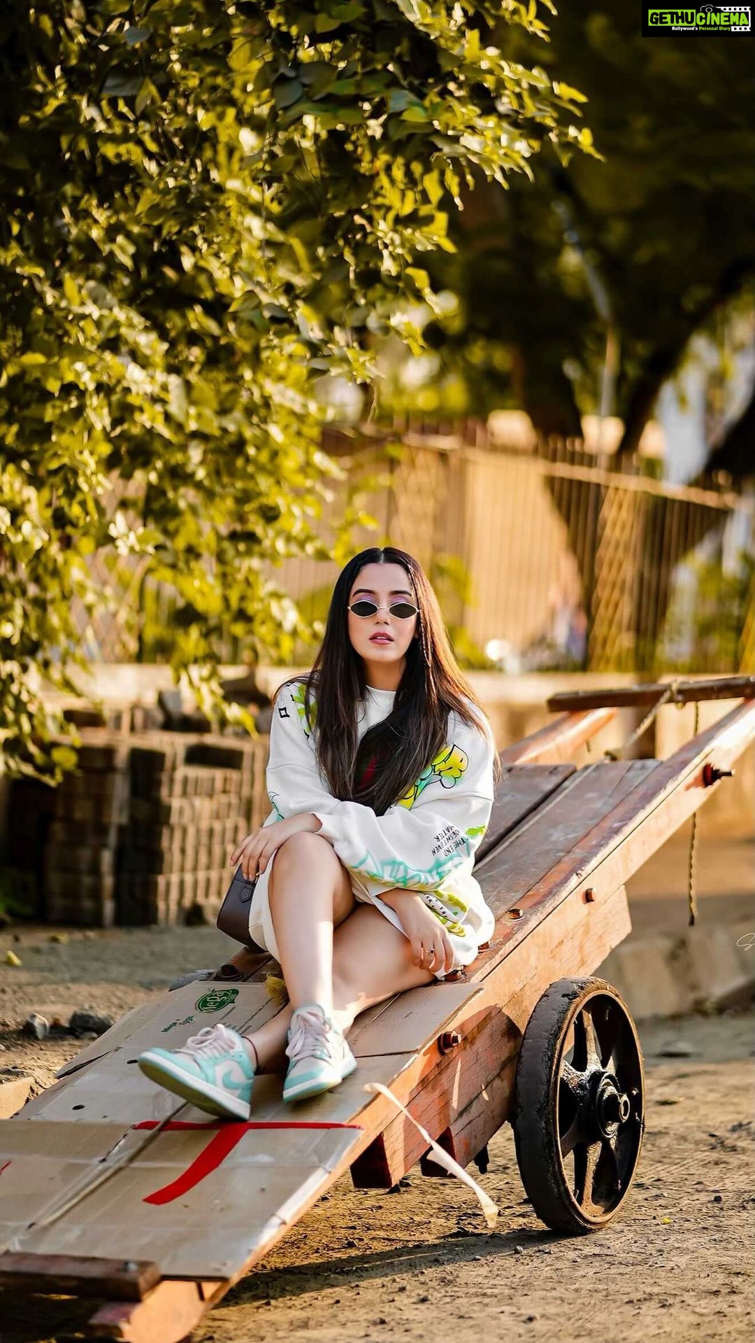 Srishty Rode Instagram - Wait for it 💥 . @simrangill_photography 🎥 . . . #reels #reelsinstagram #reelitfeelit #reekarofeelkaro
