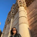 Suhasi Dhami Instagram - Amazed by the beauty that lies in history …. #suhasidhami #winters #rajasthan #jodhpur #roadtrip #mehrangarhfort Mehrangarh Fort, Jodhpur