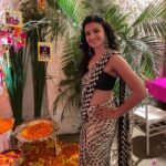 Suhasi Dhami Instagram - Weddings, jewellery, sarees, make up, hair & lots of food sweets and dance is all I did in this month of feb ..thank you @hpjewelz for the glitters