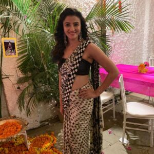 Suhasi Dhami Instagram - Weddings, jewellery, sarees, make up, hair & lots of food sweets and dance is all I did in  this month of feb ..thank you @hpjewelz for the glitters