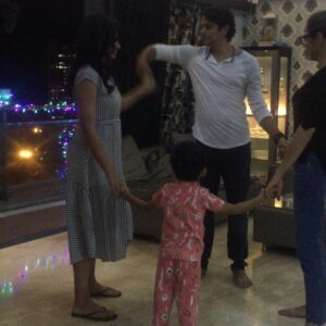 Suhasi Dhami Instagram - Happy diwali and a very happy new year everyone ..spread the current of love this year it’s shocking to see you get more in return ... 😍😍may this year be the best