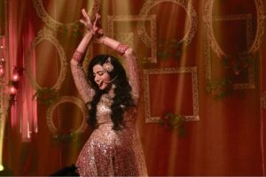 Suhasi Dhami Instagram - Mastani lag rahi hoon ya deewani ? ...stay tuned #aapkeaajaanese @zeetv 10.30 pm