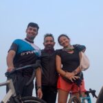 Suhasi Dhami Instagram – Chal meri dhanoooo @doshihiten @ankannbasu  #cycling #friendship