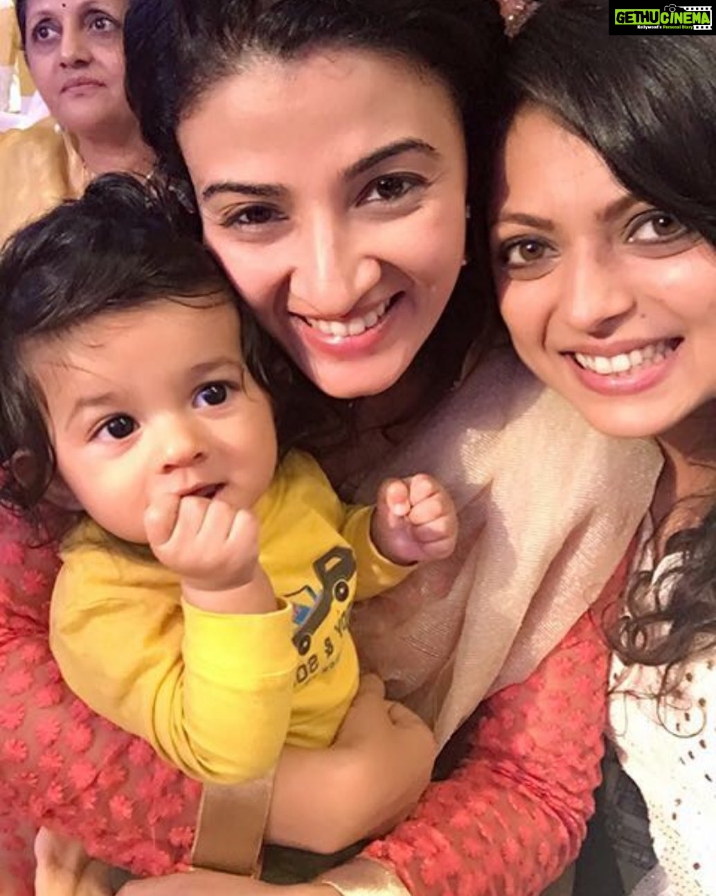 Suhasi Dhami Instagram - Going down the memory lane 😘😘😘 @dhamidrashti #baby #family #cutebaby #life