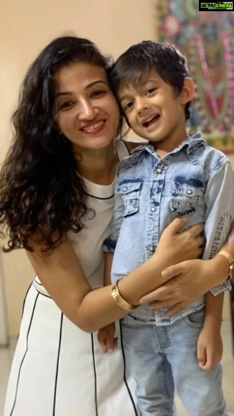 Suhasi Dhami Instagram - My lifeππππ @jaisheeldhami #family #love #baby