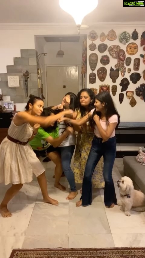 Suhasi Dhami Instagram - Having fun with the gang @bhattacharya.richa @hetalgada19 @realbarshachatterjee