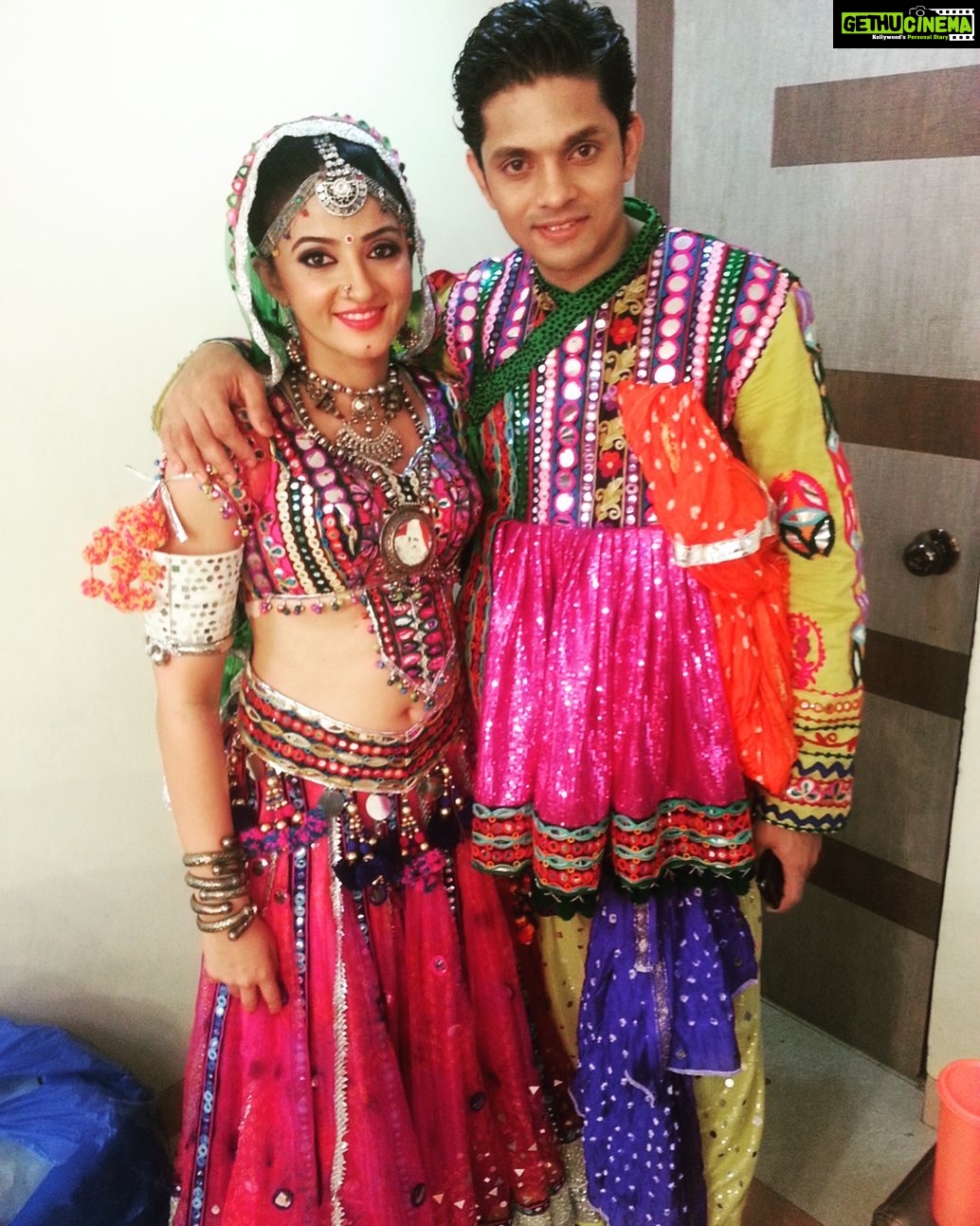 Suhasi Dhami Instagram - Was such a great experience dancing with u , my husbandssss๐๐๐๐ @nachbaliye @jaisheeldhami