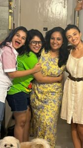 Suhasi Dhami Instagram - Madness! 😂❤️ @bhattacharya.richa @suhasi2804 @realbarshachatterjee (Tags as per APPEARANCE 💃) #reelitfeelit #reelkarofeelkaro #AKAJS #gomigomi #trendingreels #explorepage #reunion #friends #HetalGada #suhasidhami