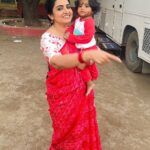 Sujitha Instagram – Workaholic 🤩
Pandian stores vibes with kutty 🥰
Red and white combo
Dhanam saree @ethnicfashion_india

#shop #morning #post #dhanam #love #photo