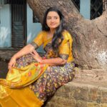 Sujitha Instagram - Feel the sun light☀️ from all side 🥰 Pandian stores saree shopping @lfab_creations #evening #post #sunlight #love #loveyourself #beauty #natural #insta #instafashion #shopping #online #trending #photo #photooftheday #clicks #sunset #fashion #actress