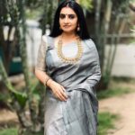 Sujitha Instagram – Every day is an occasion to reinvent yourself 🤞🏻
Elegant saree look 😊@madrassarees 
Traditional jewellery @murugan_jewels_covai 

#live #love #believeinyourself #photo #photography #mobilephotography #post #newpost