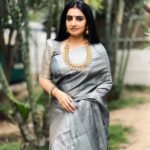 Sujitha Instagram - Every day is an occasion to reinvent yourself 🤞🏻 Elegant saree look 😊@madrassarees Traditional jewellery @murugan_jewels_covai #live #love #believeinyourself #photo #photography #mobilephotography #post #newpost