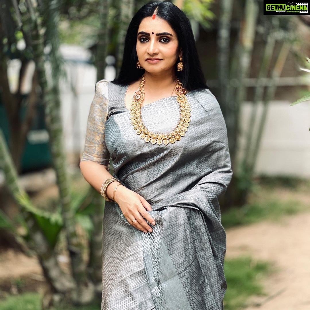Sujitha Instagram - Every day is an occasion to reinvent yourself 🤞🏻 Elegant saree look 😊@madrassarees Traditional jewellery @murugan_jewels_covai #live #love #believeinyourself #photo #photography #mobilephotography #post #newpost