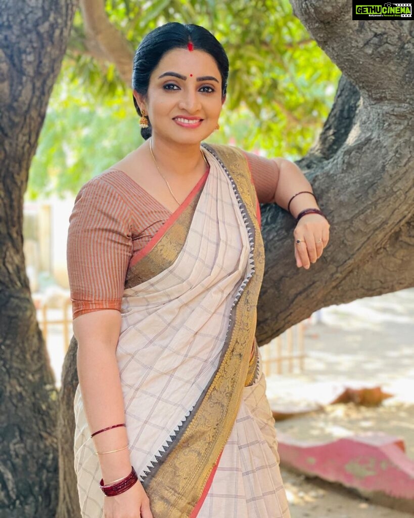 Sujitha Instagram - Always smile 😊 🙌🏻 Dhanam in beautiful chettinadu Cotton saree Check for more collections @vb_chettinadcottonsarees #evening #post #photooftheday #newpost #instagood #instamood #fresh #model #trending #photo #tollywood #mollywood #kollywood #actress #television #love #online #shopping