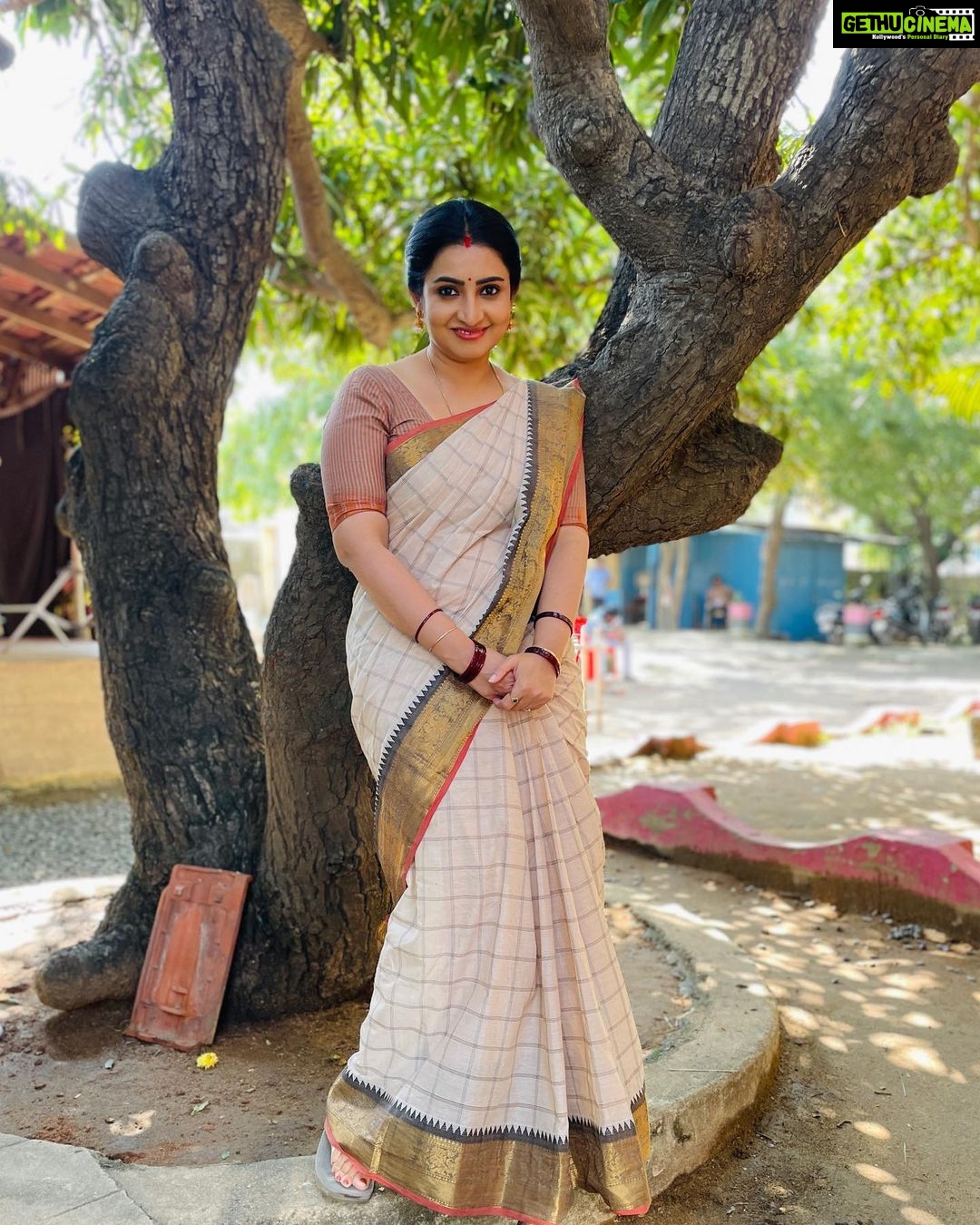 Sujitha Instagram - Always smile π ππ» Dhanam in beautiful chettinadu Cotton saree Check for more collections @vb_chettinadcottonsarees #evening #post #photooftheday #newpost #instagood #instamood #fresh #model #trending #photo #tollywood #mollywood #kollywood #actress #television #love #online #shopping