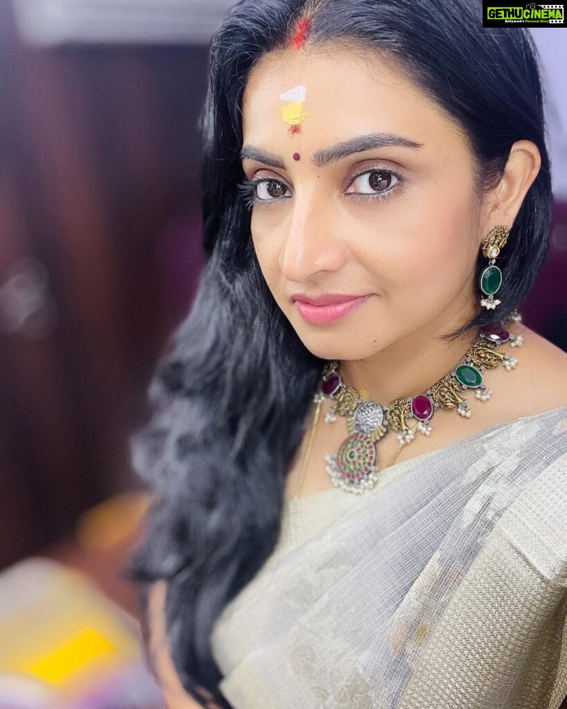 Sujitha Instagram - Good Morning all 🤞🏻🤩😍 Start fresh Classic jewellery collection @archoosmounaa