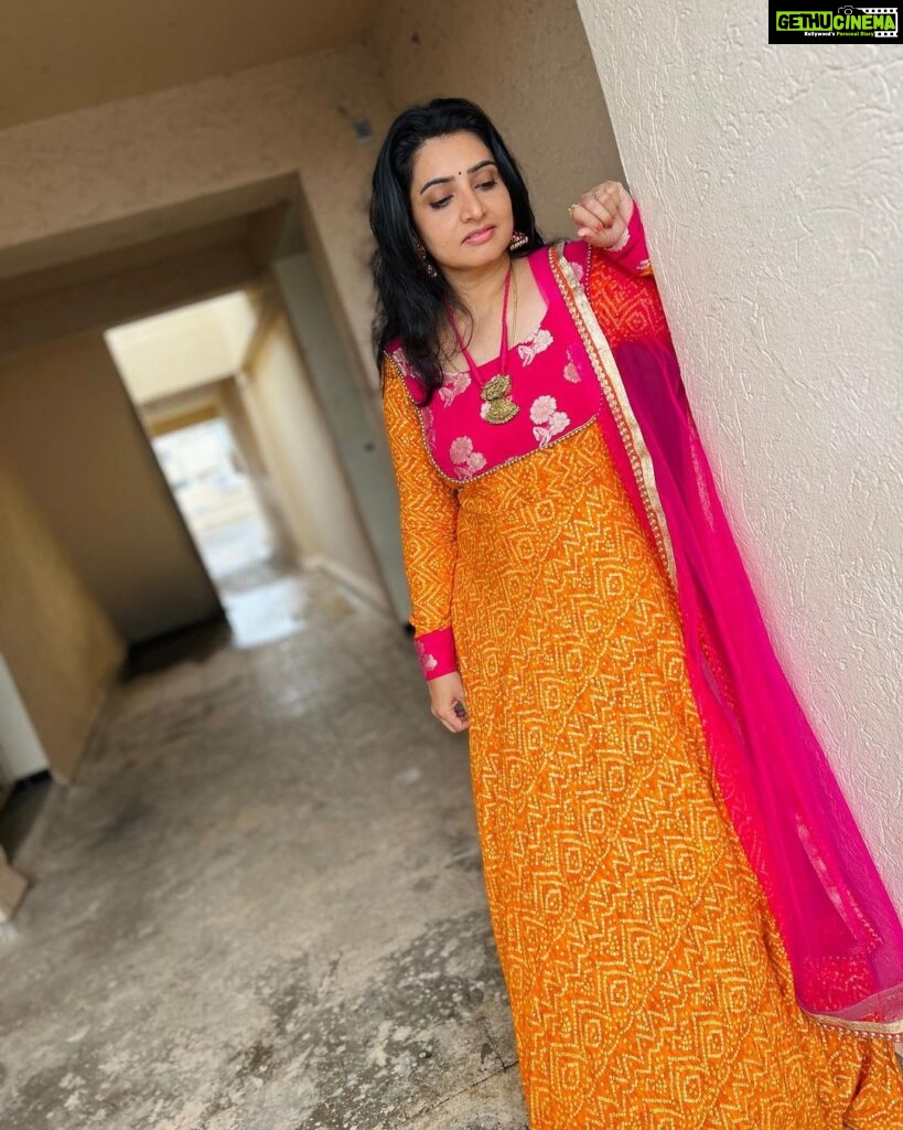 Sujitha Instagram - Dress well but keep it simple #my #style🤞🏻 Outfit designed and stitched @wardrobe.talks Vibrant colours 🤩 Shop your dresses #post #photooftheday #new #instafashion #likes #evening #fresh #attire #confidence #portraitphotography #photography