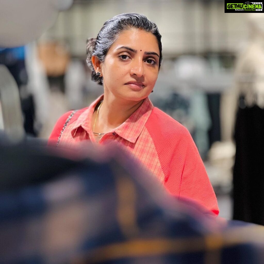 Sujitha Instagram - Casual a konjam clicks konjam shopping 🛍️😎🤩 #post #new #casual #shop #photography #instaphoto #likes #sujithadhanush #suji #pictures #cool #chill #candid