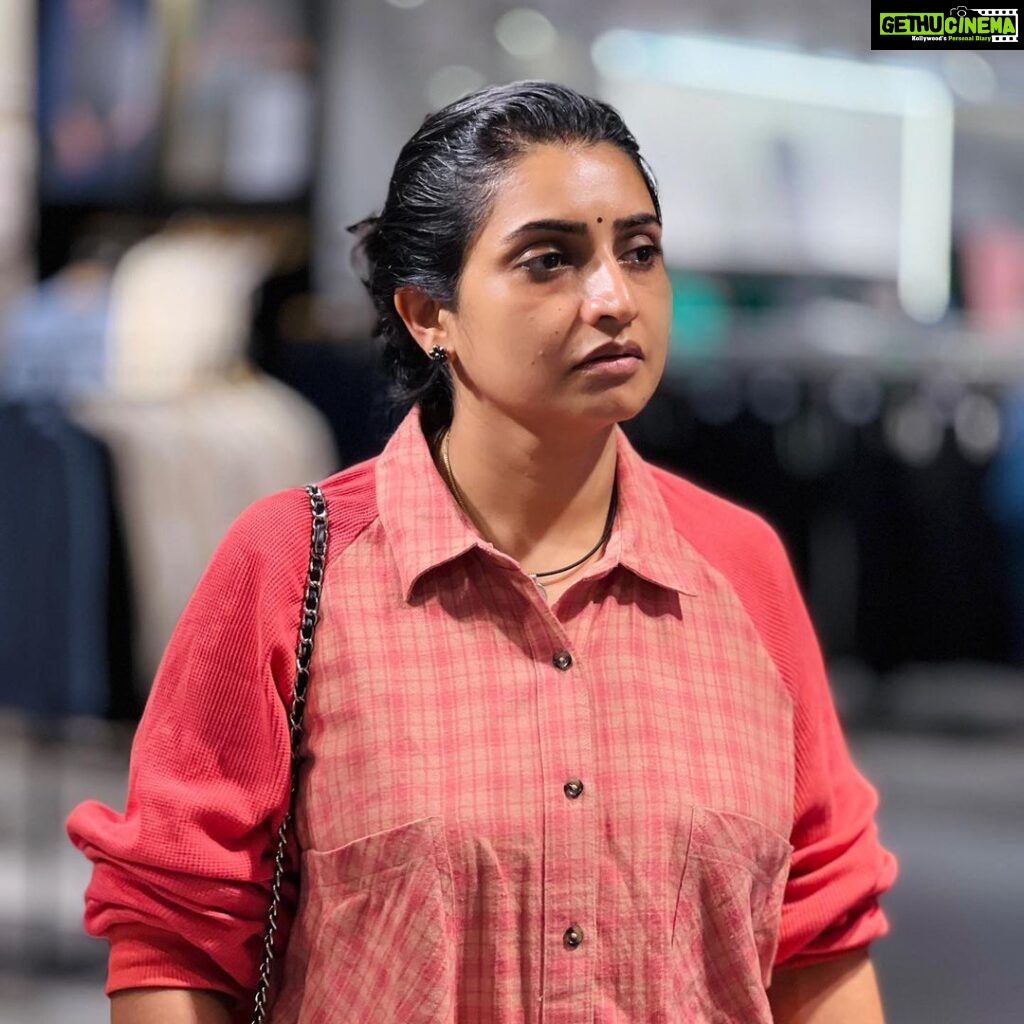 Sujitha Instagram - Casual a konjam clicks konjam shopping 🛍️😎🤩 #post #new #casual #shop #photography #instaphoto #likes #sujithadhanush #suji #pictures #cool #chill #candid