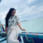 Sujitha Instagram – Beach lovers 🌊🏖️🪂

#love #post #nature #loveyourself #beach #beachlife #thailand #goodvibes #suji #sujitha #kathakelukathakelu #actress #photooftheday #travel #travelphotography #fresh