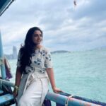 Sujitha Instagram – Beach lovers 🌊🏖️🪂

#love #post #nature #loveyourself #beach #beachlife #thailand #goodvibes #suji #sujitha #kathakelukathakelu #actress #photooftheday #travel #travelphotography #fresh