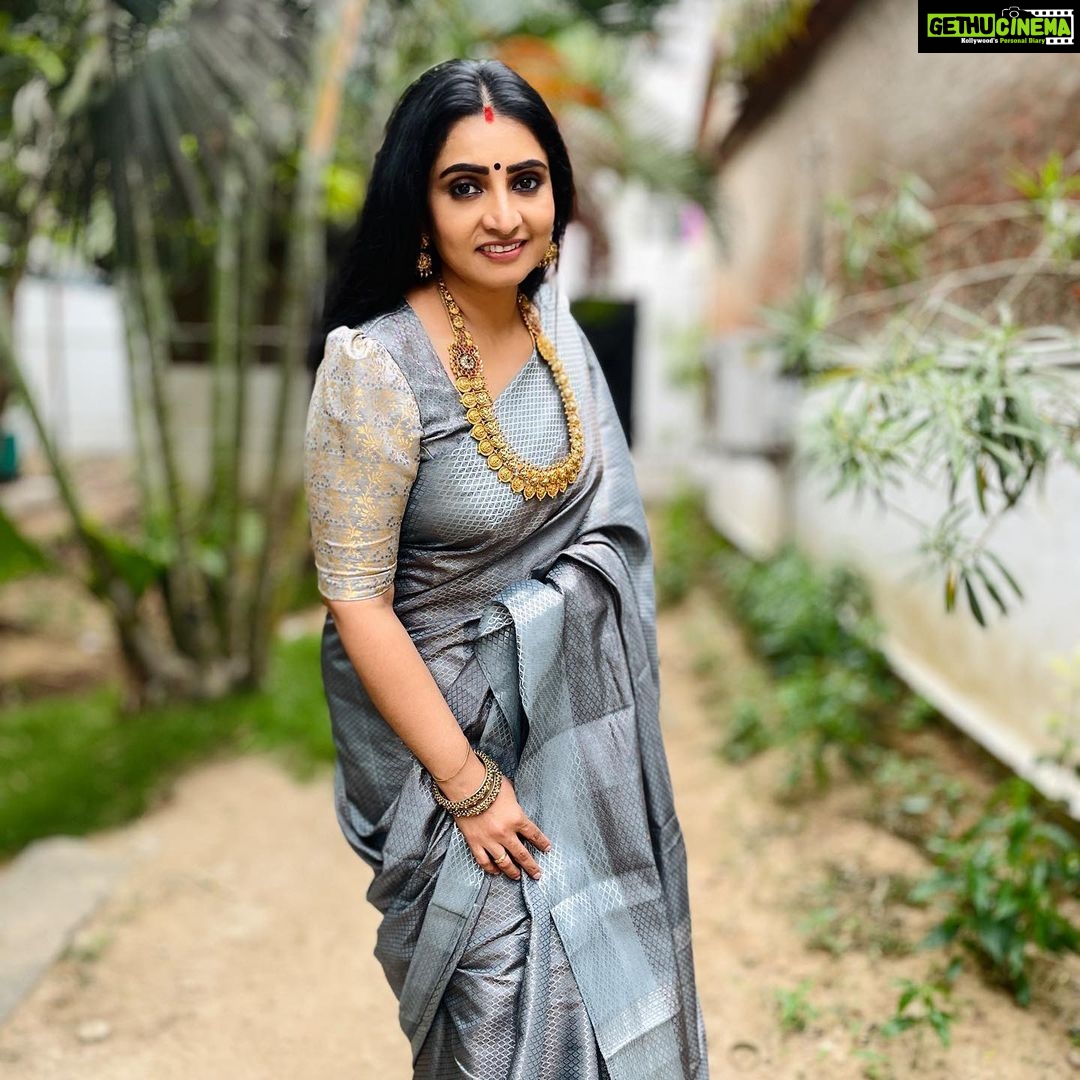 Sujitha Instagram - Every day is an occasion to reinvent yourself 🤞🏻 Elegant saree look 😊@madrassarees Traditional jewellery @murugan_jewels_covai #live #love #believeinyourself #photo #photography #mobilephotography #post #newpost