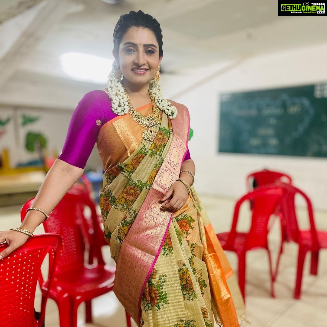 Sujitha Instagram - Event look @trichy Just like a kid inside the class room 😆😎 Beautiful traditional saree collection @sri_collections_3