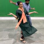 Sujitha Instagram - 1 take reel #funtime with @saravanavickram at pandianstores 🤩😆🤩 #dance #reel #fun #instagood #bro #sister #pandianstores #television #vijay #reels