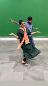 Sujitha Instagram - 1 take reel #funtime with @saravanavickram at pandianstores 🤩😆🤩 #dance #reel #fun #instagood #bro #sister #pandianstores #television #vijay #reels