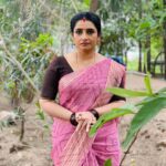 Sujitha Instagram - Work mode as Dhanam 🤩 Location pics Got this beautiful saree @rs_fashionss_