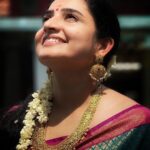 Sujitha Instagram - Family gathering and temple visit 😍❤️ #saree Beautiful saree shopping @jenthyarjun