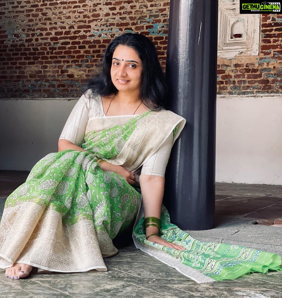 Sujitha Instagram - பெரிய பொட்டு ❤️ Saree of the day Beautiful saree @nr._saree_creations_20