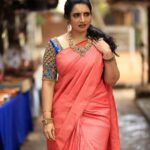 Sujitha Instagram - Photo shoot 📸 and shopping 🛍 Let’s do it together 🤗 Stills @haran_official_ Mua @sharanyas_makeupartistry Hair @vanitha_makeover Outfit @visha_boutique #photography #photo #still #my #shooting #shopping #local #traditional #look #just #makeup #wardrobe #happy #post #instagram #pictures #love #smile