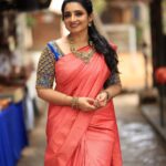 Sujitha Instagram – Photo shoot 📸 and shopping 🛍 
Let’s do it together 🤗
Stills @haran_official_ 

Mua @sharanyas_makeupartistry
Hair @vanitha_makeover
Outfit @visha_boutique

#photography #photo #still #my #shooting #shopping #local #traditional #look #just #makeup #wardrobe #happy #post #instagram #pictures #love #smile