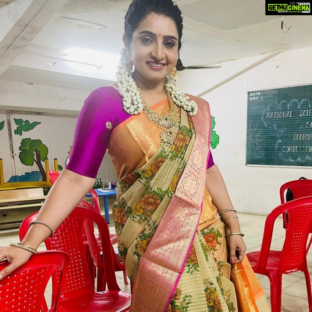 Sujitha Instagram - Event look @trichy Just like a kid inside the class room 😆😎 Beautiful traditional saree collection @sri_collections_3