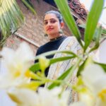 Sujitha Instagram - The art of eye contact🥹 Keep smiling ☺️ Good morning 😌 New post #picoftheday #smile #good #happy #start #goodvibes