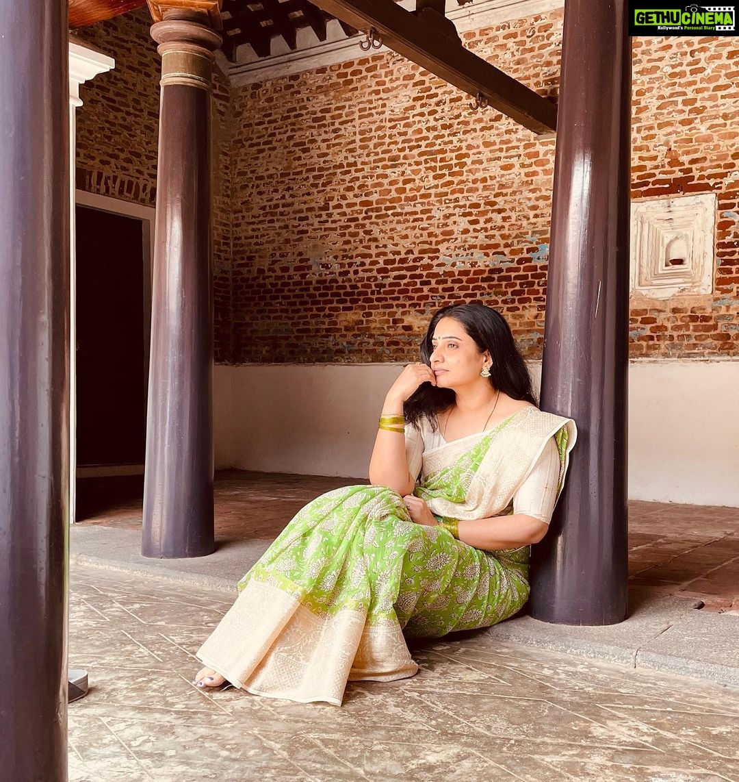 Sujitha Instagram - பெரிய பொட்டு ❤️ Saree of the day Beautiful saree @nr._saree_creations_20