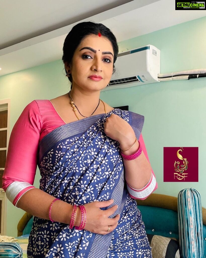 Sujitha Instagram - Hi all Ready to go 🤩 GEETHANJALI @geminitv Saree courtesy @rs_fashionss_ #new #project #work #makeover #simple #house #wife #serial #television #actor #actress #day #morning #post #insta #friends #followers