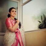 Sujitha Instagram - 💕 Greeting everyone !🤞🏻 #love #smile #positivevibes #morningvibes #lovequotes Saree and blouse shop @amulya_boutique21
