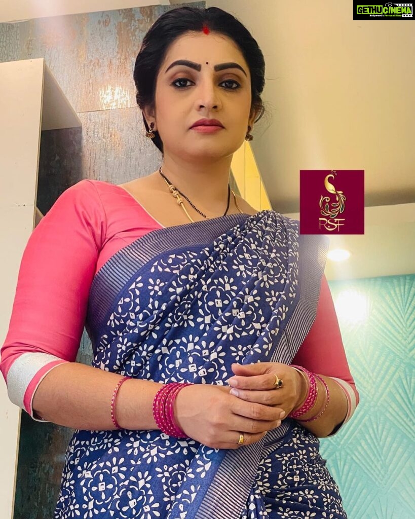 Sujitha Instagram - Hi all Ready to go 🤩 GEETHANJALI @geminitv Saree courtesy @rs_fashionss_ #new #project #work #makeover #simple #house #wife #serial #television #actor #actress #day #morning #post #insta #friends #followers