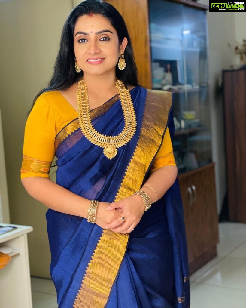 Sujitha Instagram - Me in blue 💙 Special Kerala jewellery @murugan_jewels_covai #new #newpost #eveningvibes