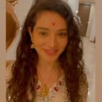 Sukirti Kandpal Instagram - Happy DIWALI . Much love from me 💋💋