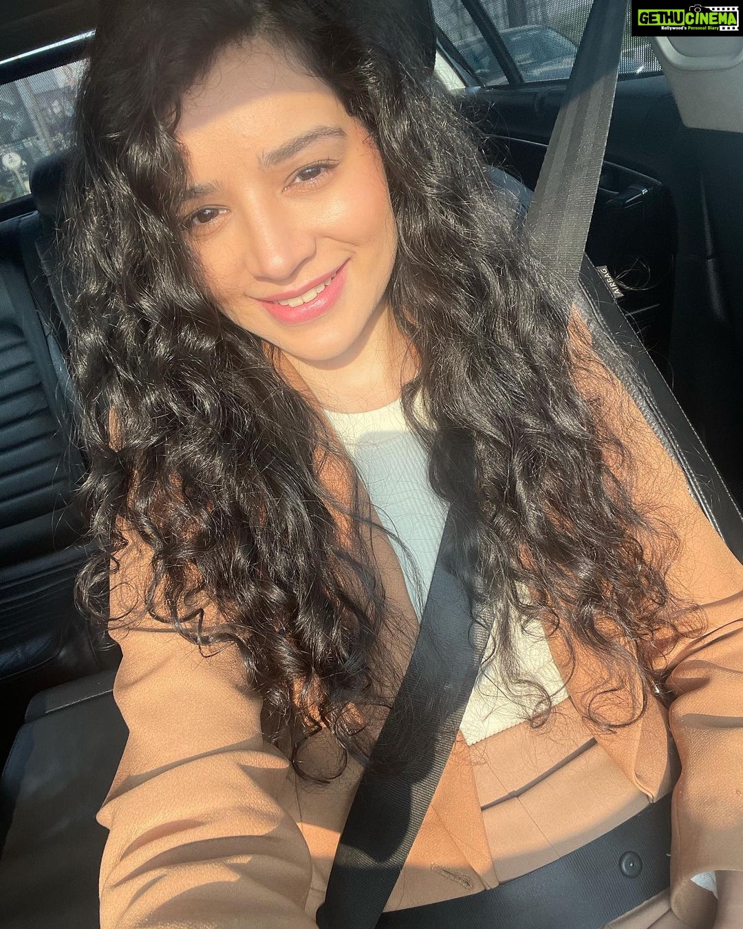 Sukirti Kandpal Instagram - π©π»βπ¦±πΈπβ€οΈ
