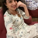Sukirti Kandpal Instagram - 👩🏻‍🦱🐈🌸🪔