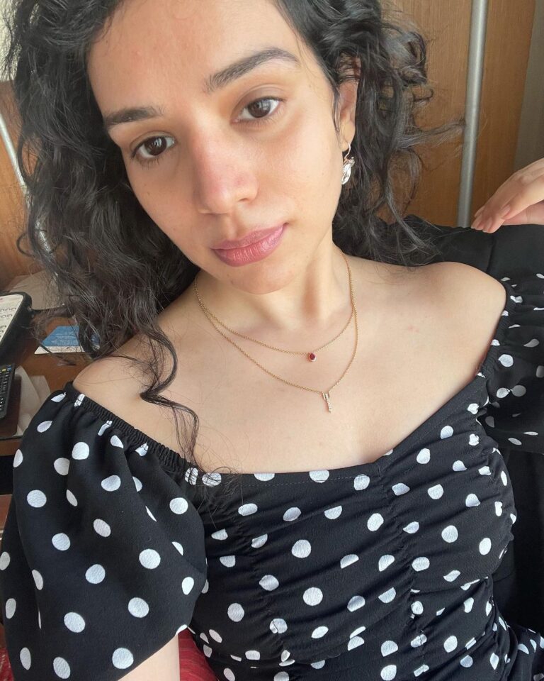Sukirti Kandpal Instagram - Being happy never goes out of style 👩🏻‍🦱🌸🐈
