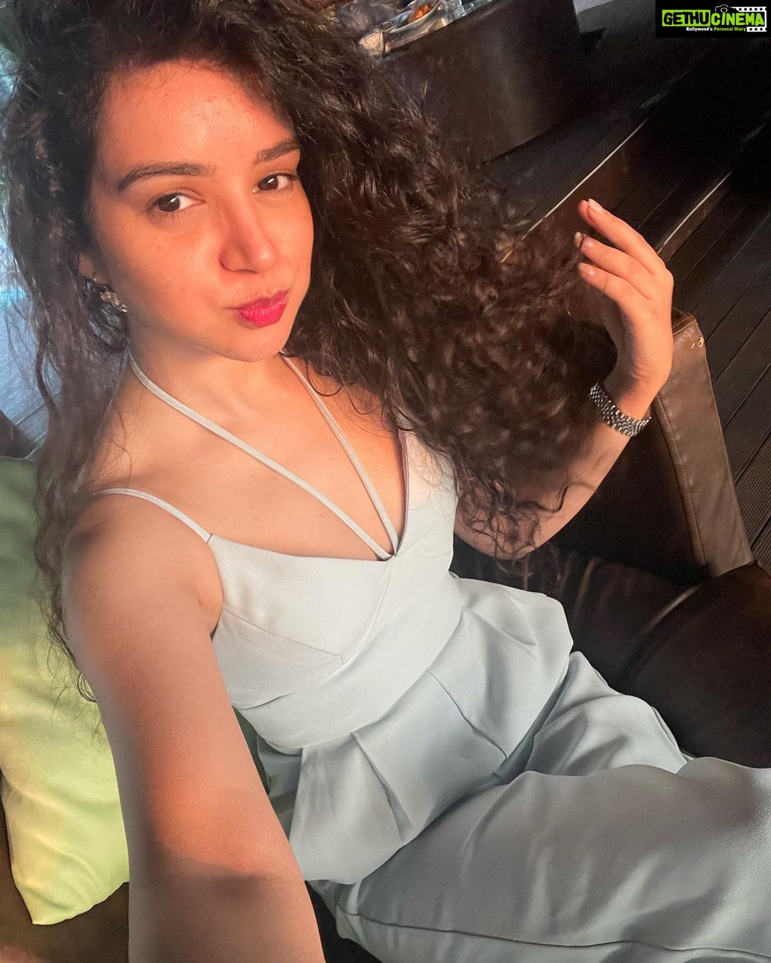 Sukirti Kandpal Instagram - Being your own universe and keeping urself first π©π»β𦱠lalalala π₯³ππΈπ©π»βπ¦±