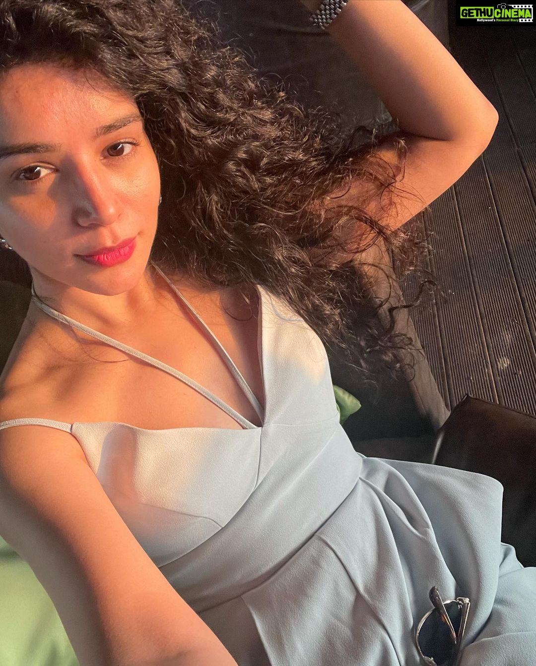 Sukirti Kandpal Instagram - Being your own universe and keeping urself first π©π»β𦱠lalalala π₯³ππΈπ©π»βπ¦±