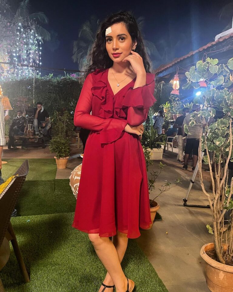 Sukirti Kandpal Instagram - Save ur tears for another day 😜😎🥰🌸🐈