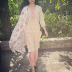 Sukirti Kandpal Instagram - Spot the mask 🌱🌸🤪