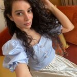 Sukirti Kandpal Instagram - No makeup no filter just good genes I'm guessing 👩🏻‍🦱❤️🌸🐈💅